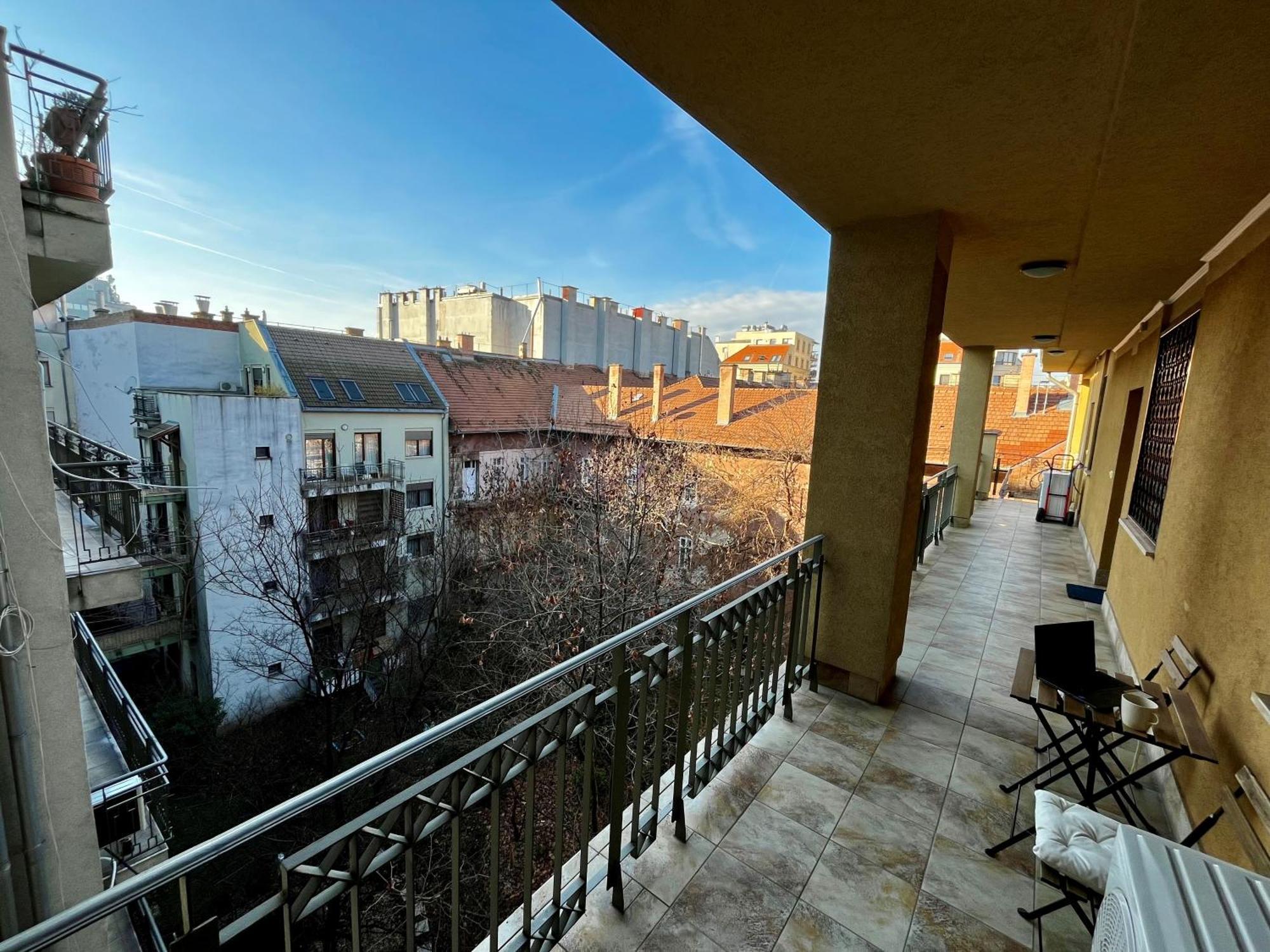 Friendly In The Downtown Apartment *
